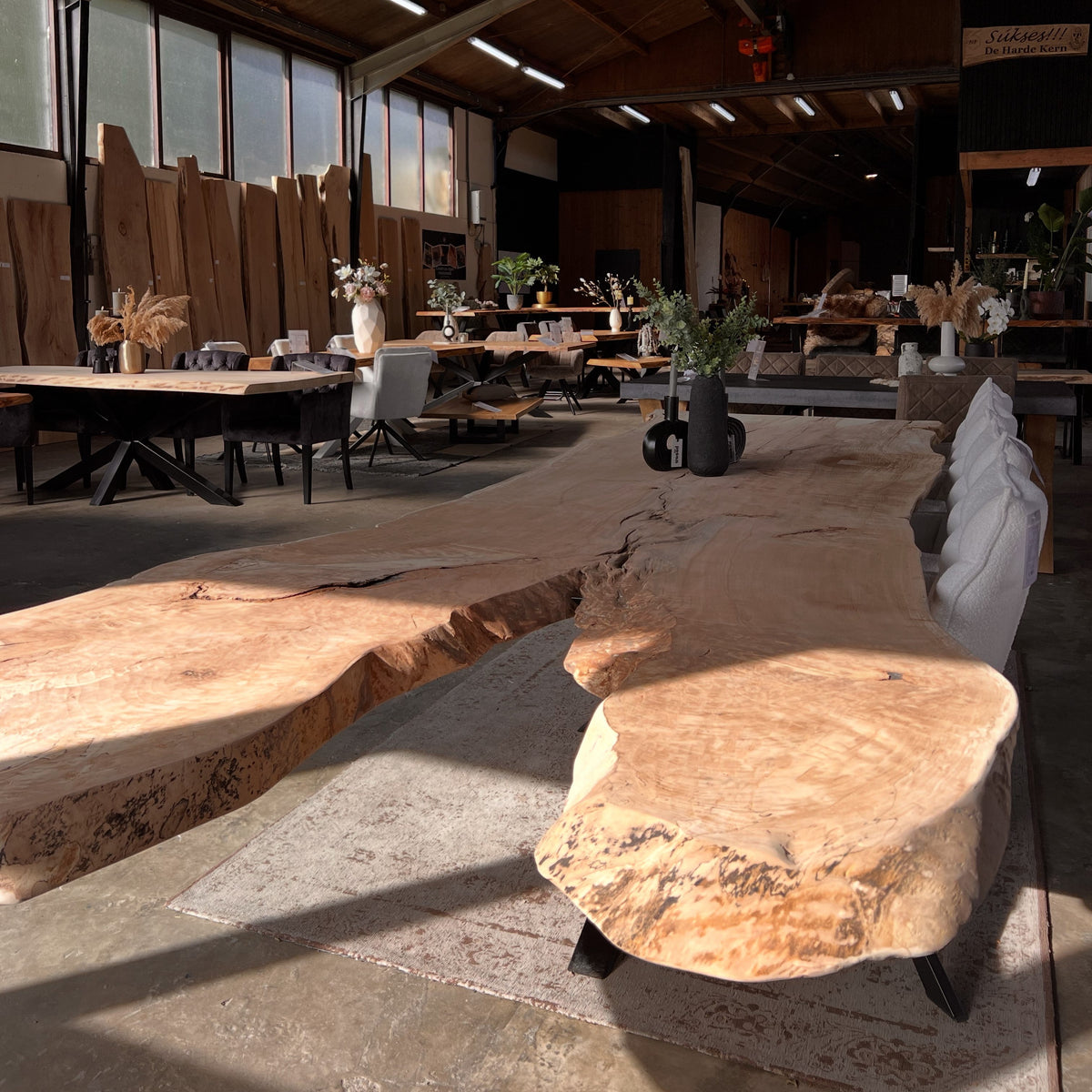 Grote voorraad boomstamtafels en bladen!